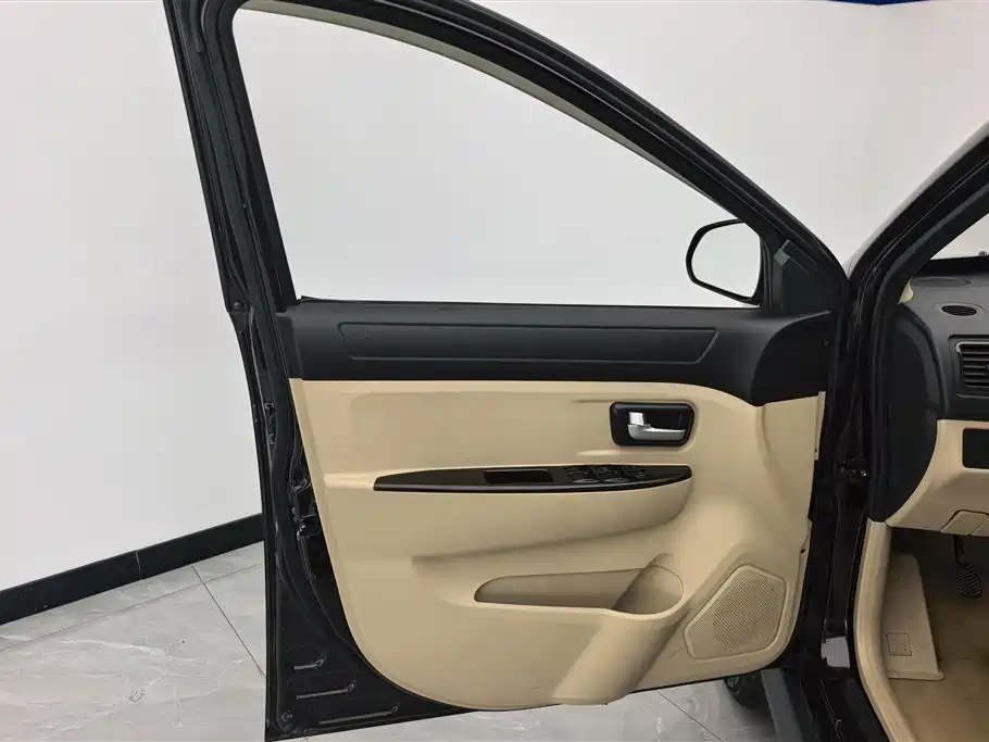 Dongfeng 370 2016 1.5L MT Comfort 7 мест