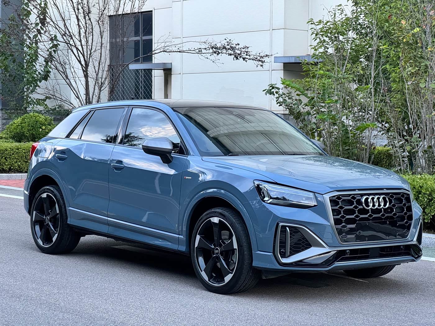 Audi Q2L 1.4 л 2022 г. Серебристо-серый, пробег 23000 км