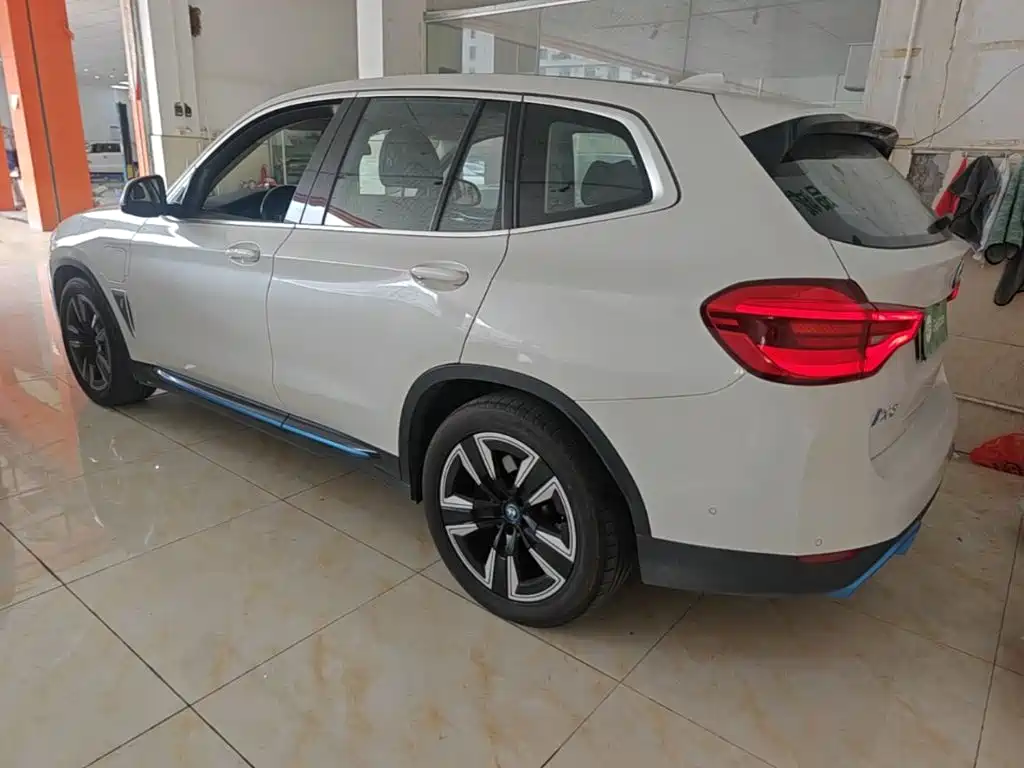 BMW iX3 — миниатюра 5
