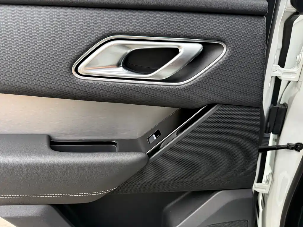 Land Rover Velar — миниатюра 32
