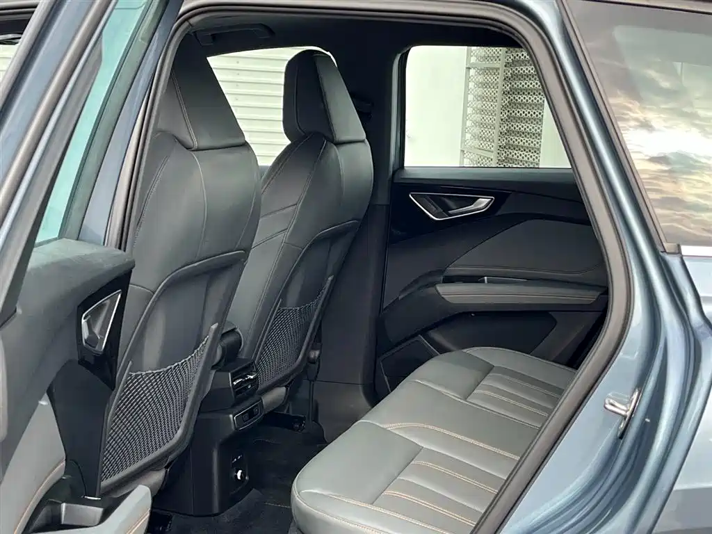Audi Q4 e-tron — миниатюра 8