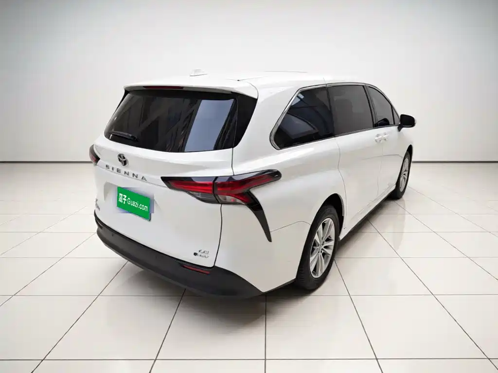 Toyota Sienna — миниатюра 4