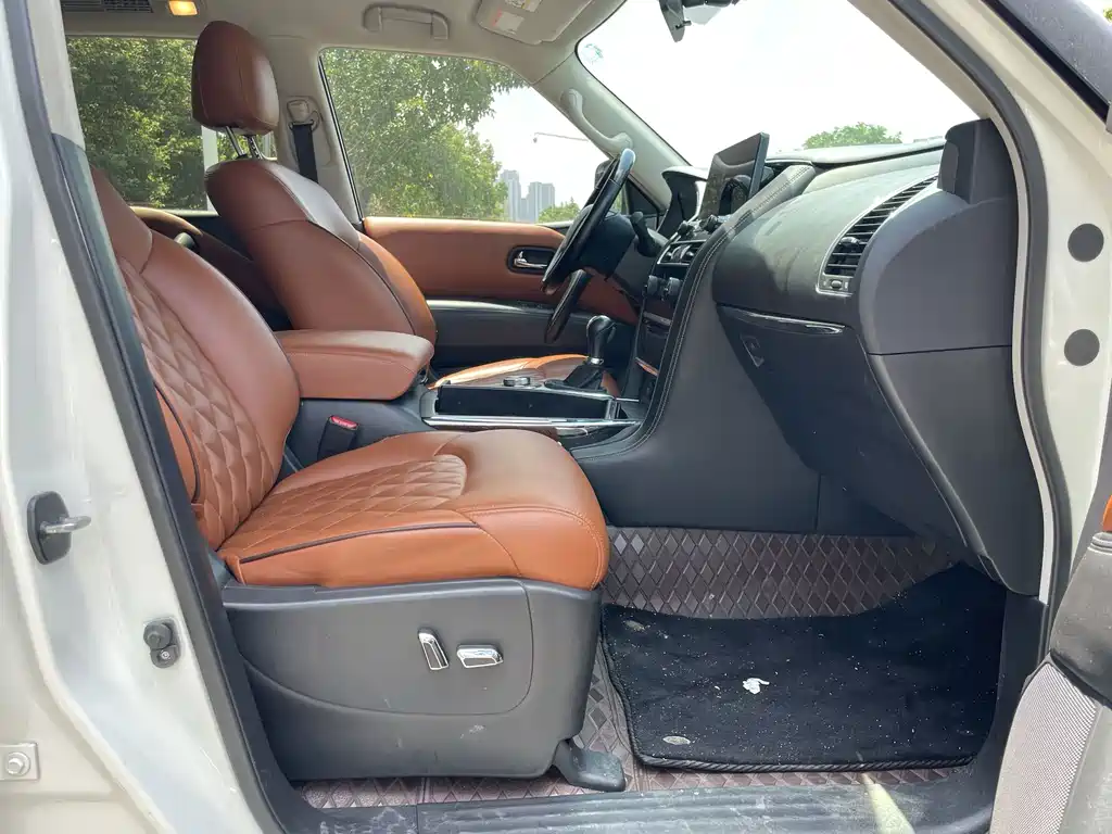 Nissan Patrol — миниатюра 7