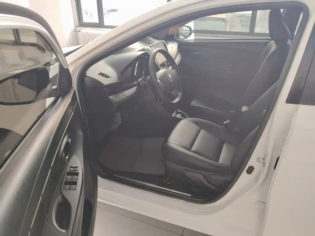 TOYOTA YARIS L TO ENJOY