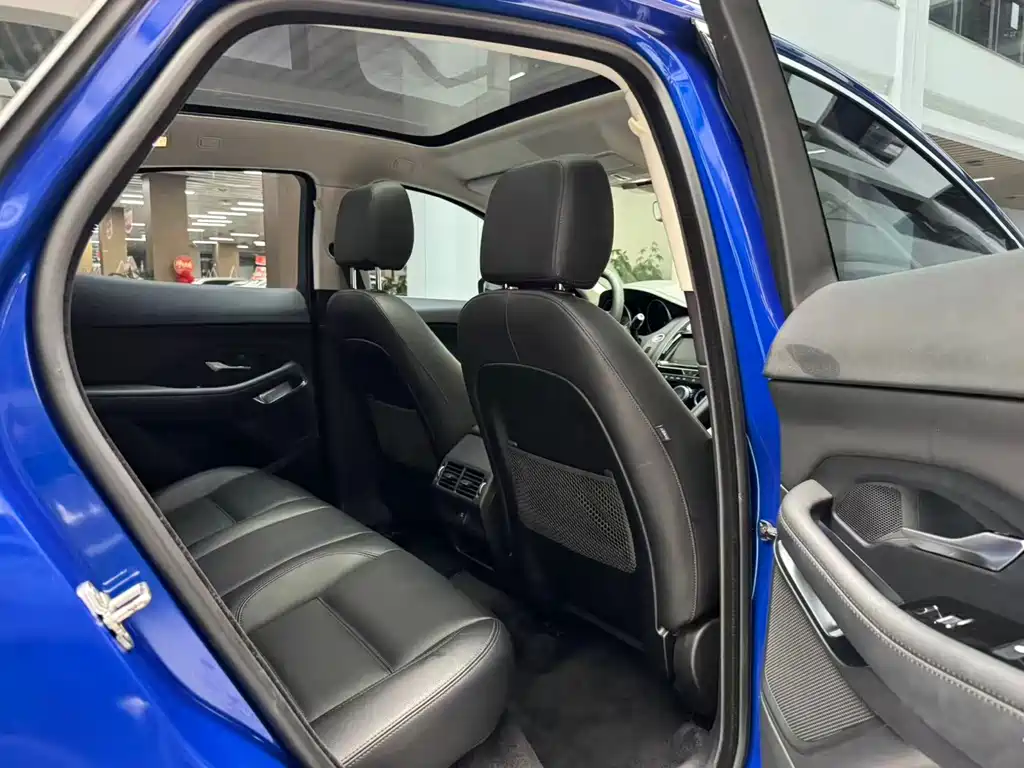 Jaguar E-PACE — миниатюра 19