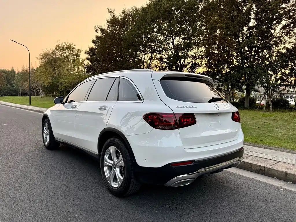 MERCEDES-BENZ GLC