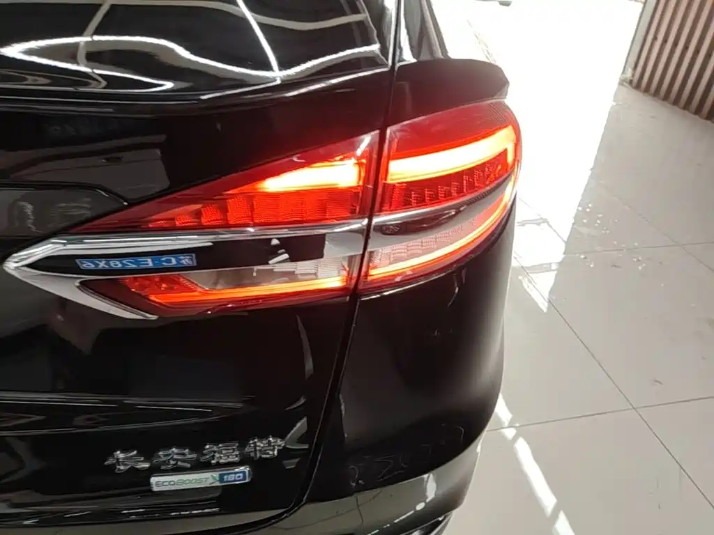 Ford Mondeo — миниатюра 8