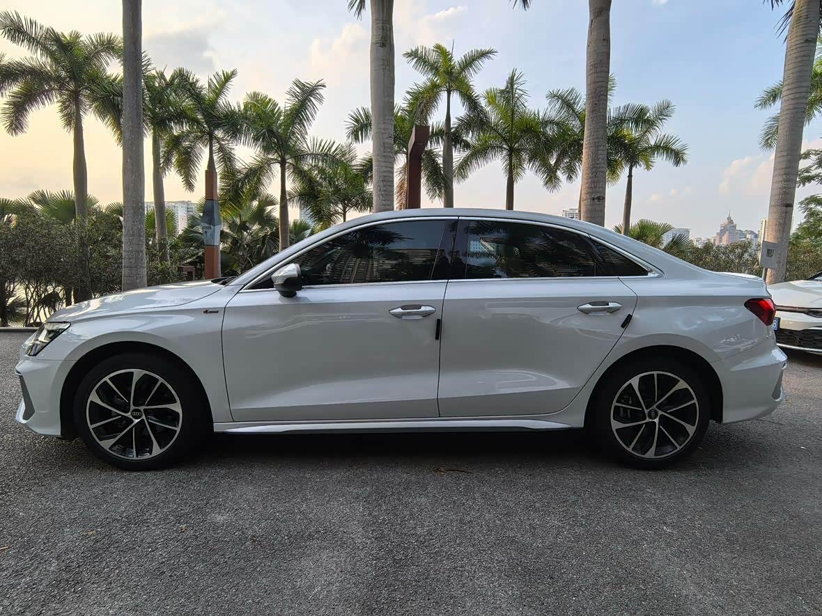 Audi A3 1.4 л 2023 г. Белый, пробег 30000 км