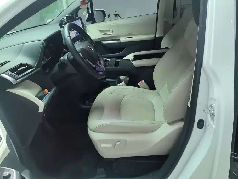 Toyota Granvia — миниатюра 9