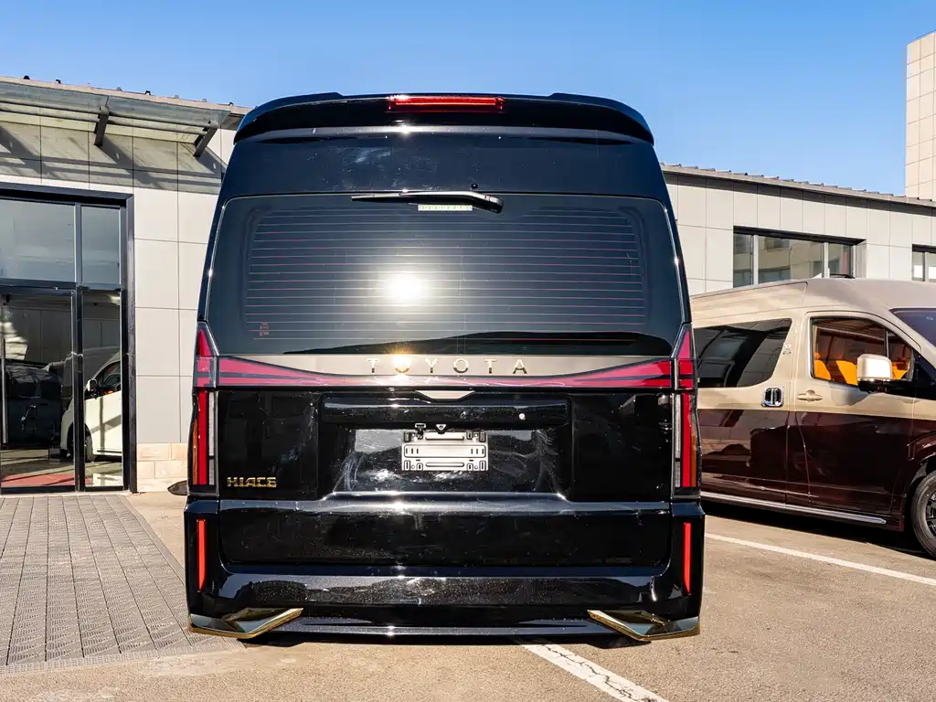 Toyota HiAce 2025 3.5L AT