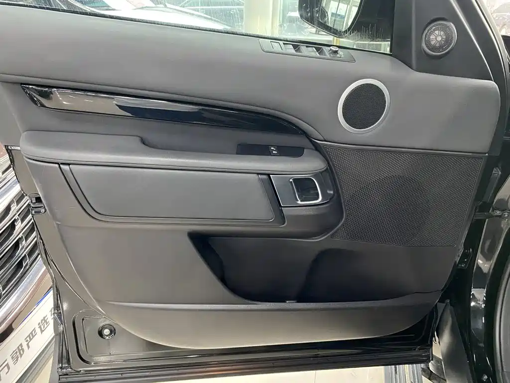 Land Rover Discovery 2017 3.0 SC V6 S
