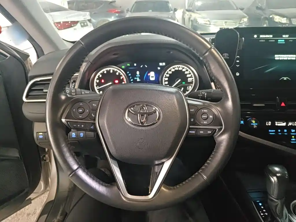 Toyota Camry — миниатюра 11