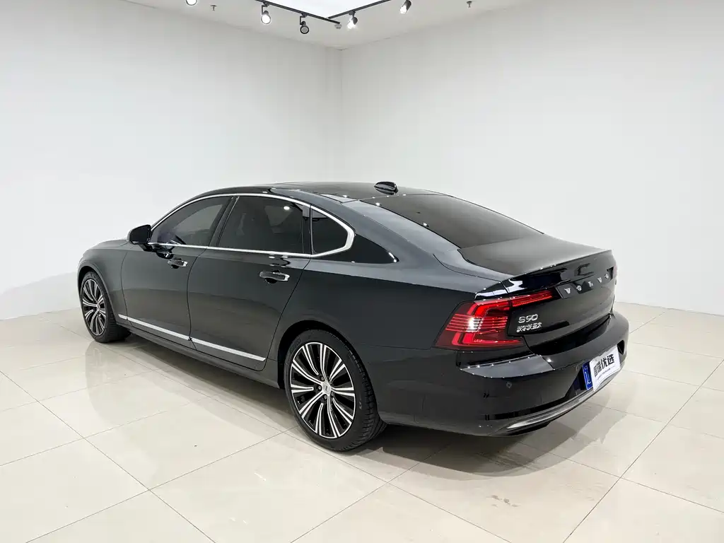 Volvo S90 2023 B5 Luxury