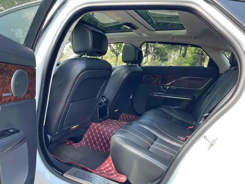 Jaguar XJ — миниатюра 5