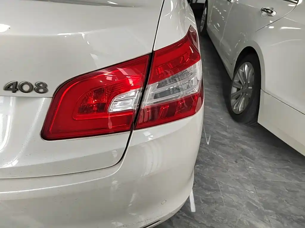 Peugeot 408 2015 1.2T AT Luxury