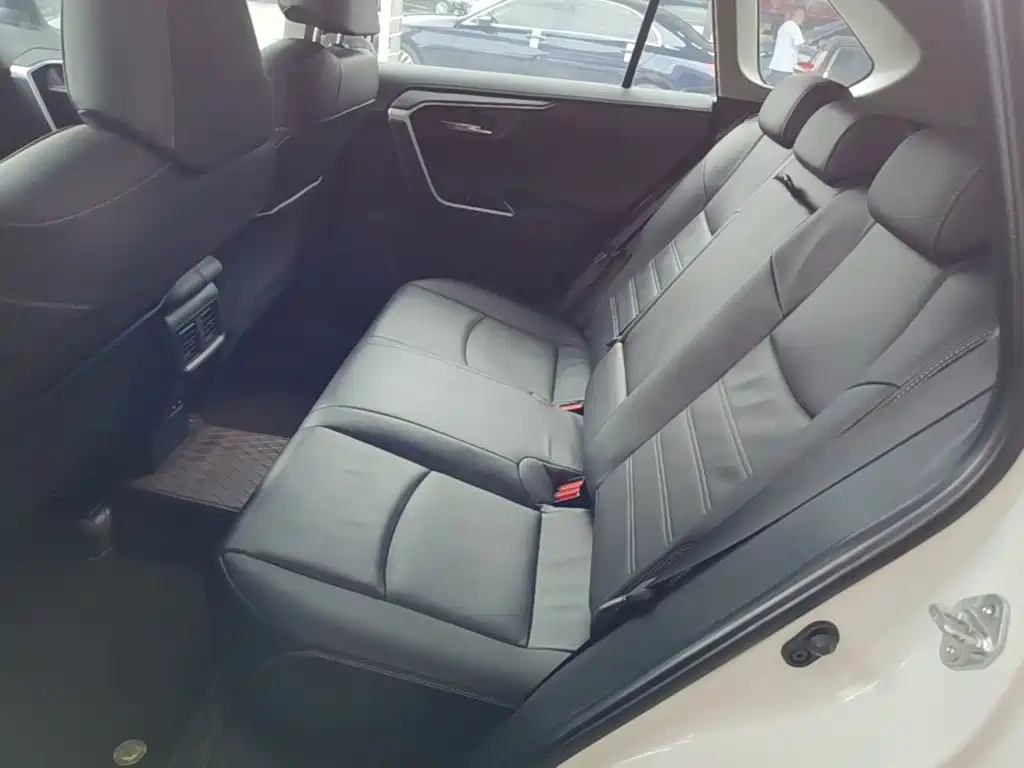 Toyota RAV4 — миниатюра 17