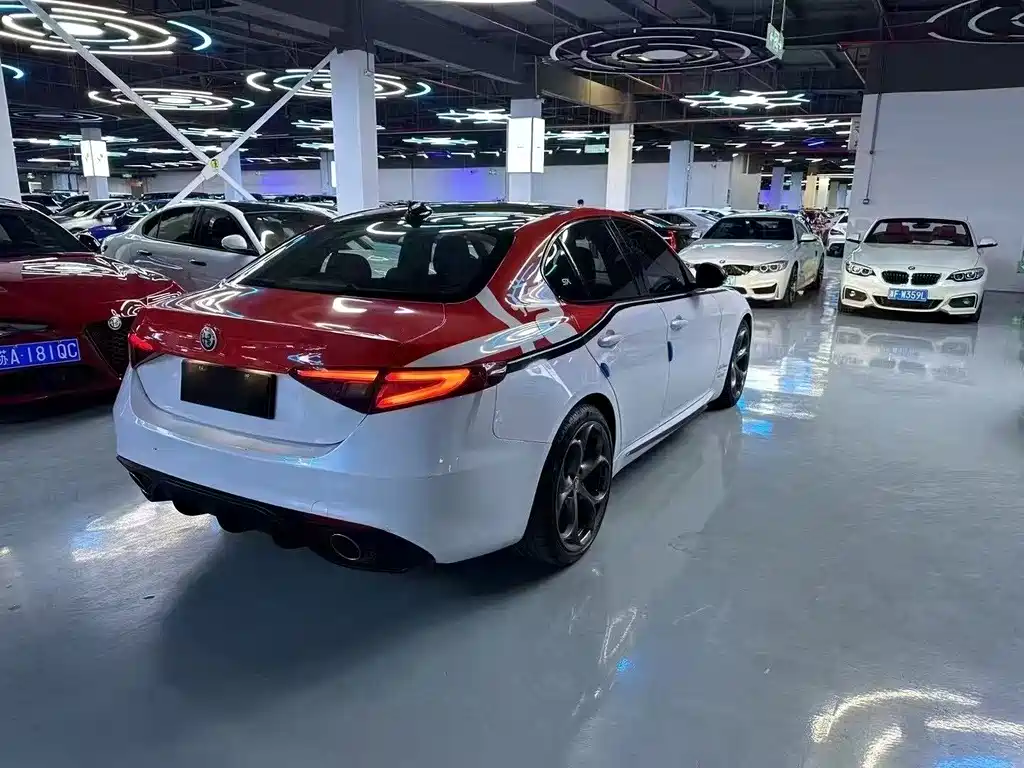 Alfa Romeo Giulia 2020 2.0T 280HP