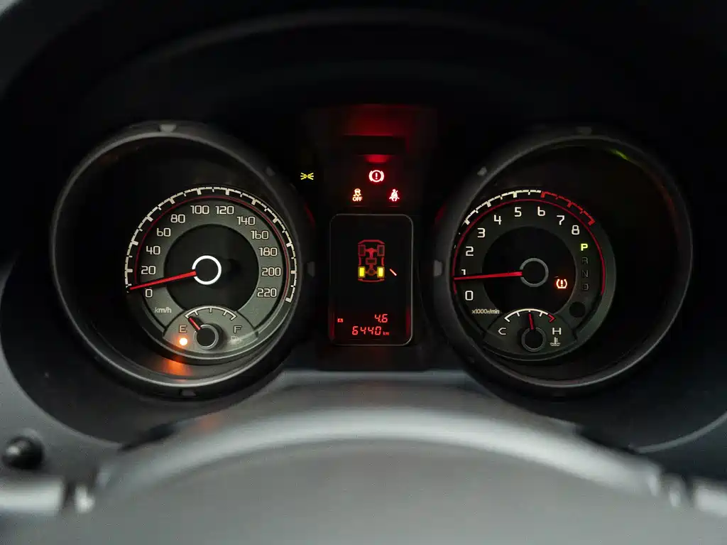 Mitsubishi Pajero (Import) — миниатюра 17