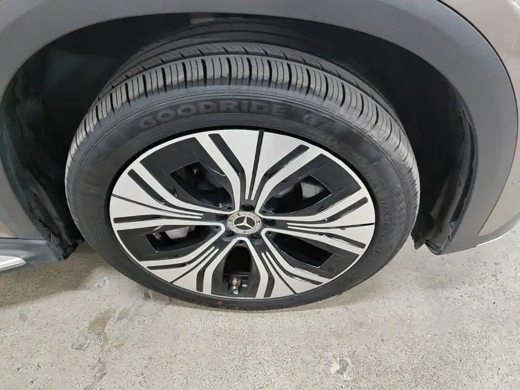 Mercedes-Benz EQE SUV — миниатюра 12