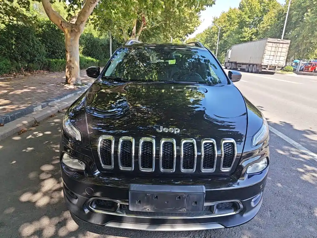 Jeep Cherokee — миниатюра 3