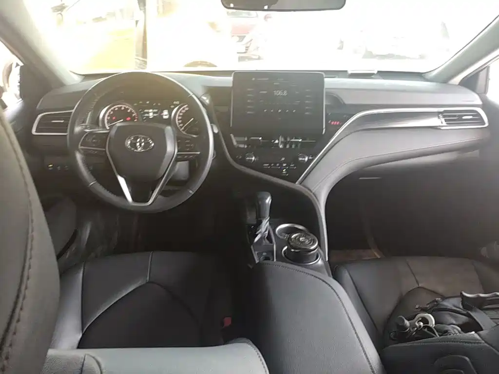 Toyota Camry — миниатюра 6