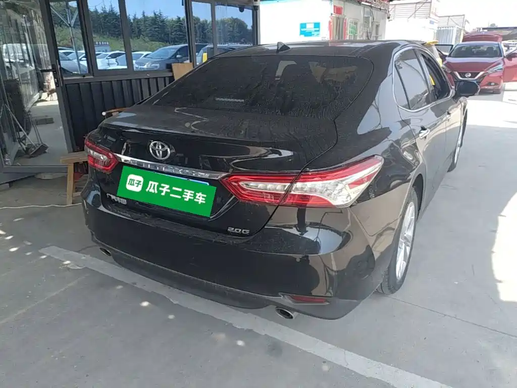 Toyota Camry — миниатюра 5