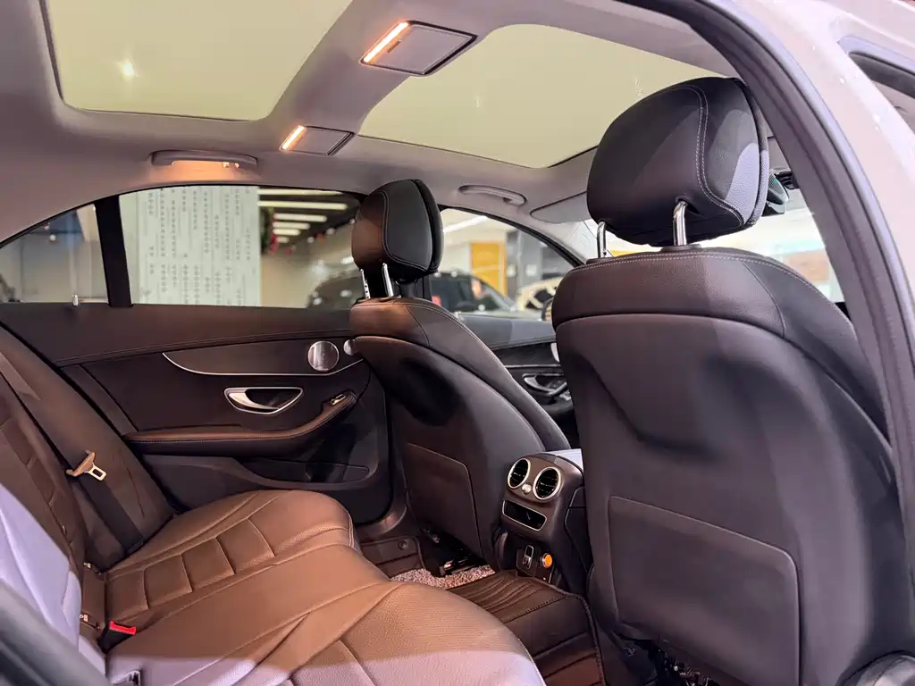 Mercedes-Benz C-Class — миниатюра 13