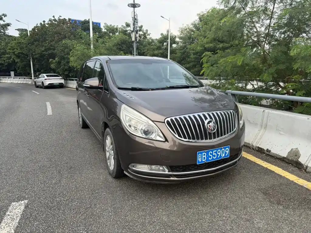 Buick GL8 — миниатюра 2