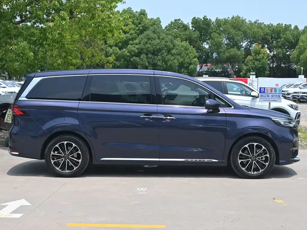 Roewe iMAX8 2022 400TGI