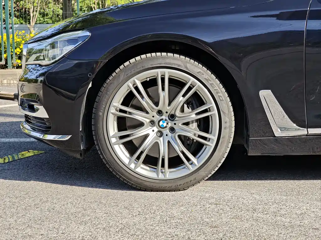 BMW 7 Series 7 2017 750Li xDrive мест