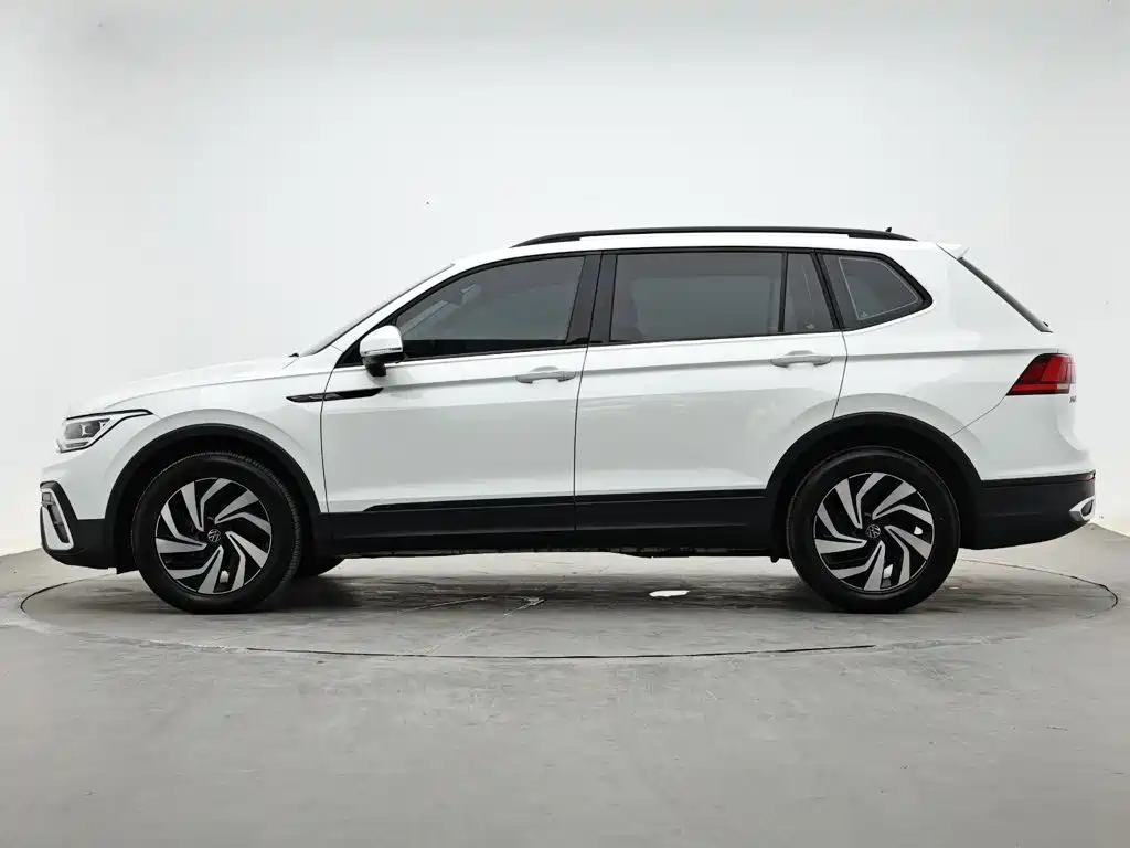 Volkswagen Tiguan L — миниатюра 6