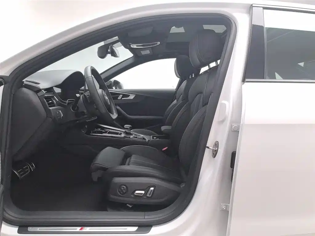 Audi A4L 2024 40 TFSI Luxury