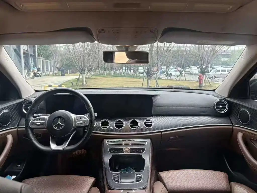 Mercedes-Benz E-Class — миниатюра 4
