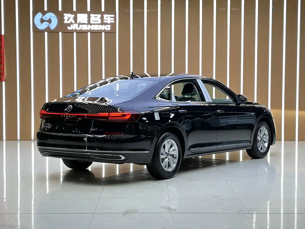 Volkswagen Passat 2025 430PHEV