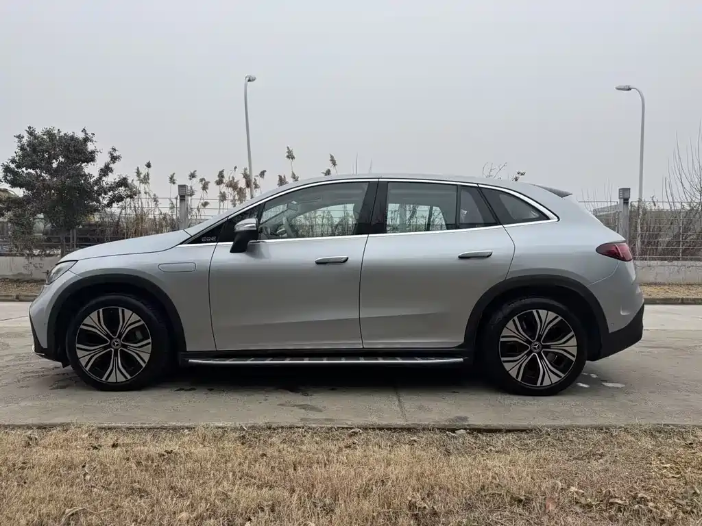 MERCEDES-BENZ EQE SUV
