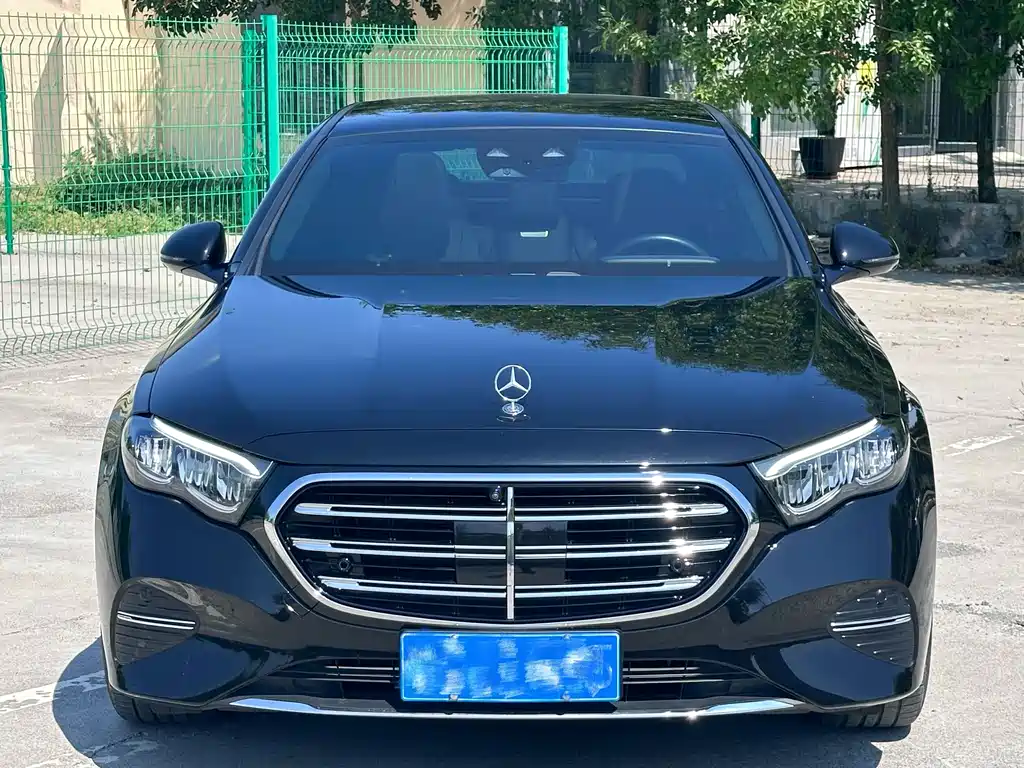 Mercedes-Benz E-Class — миниатюра 2