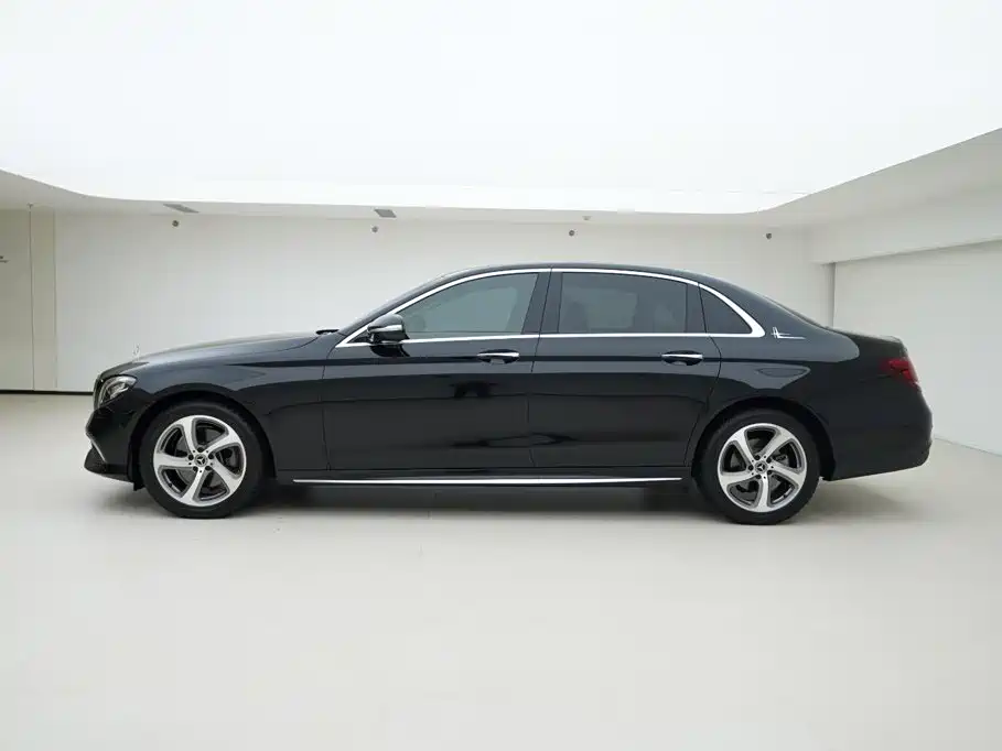 Mercedes-Benz E-Class — миниатюра 3