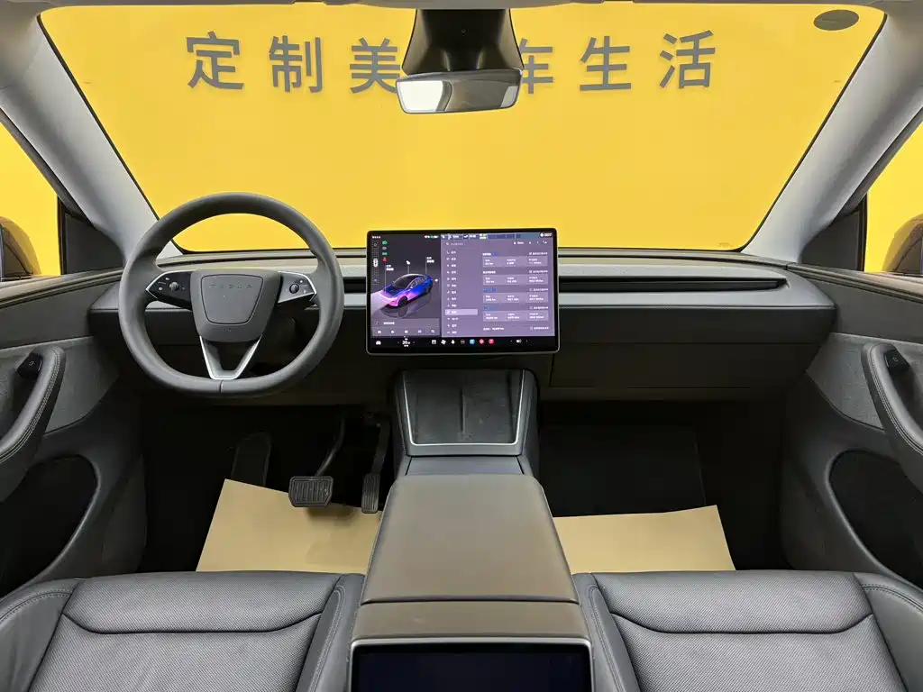 Tesla Model Y — миниатюра 21