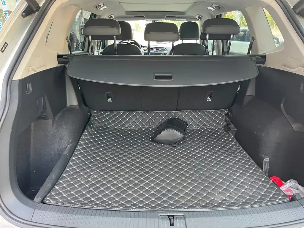 Volkswagen Tiguan L — миниатюра 7