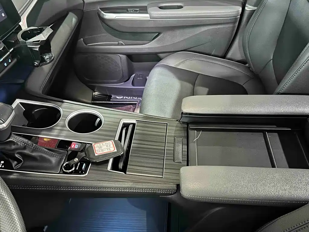 Toyota Sienna — миниатюра 14