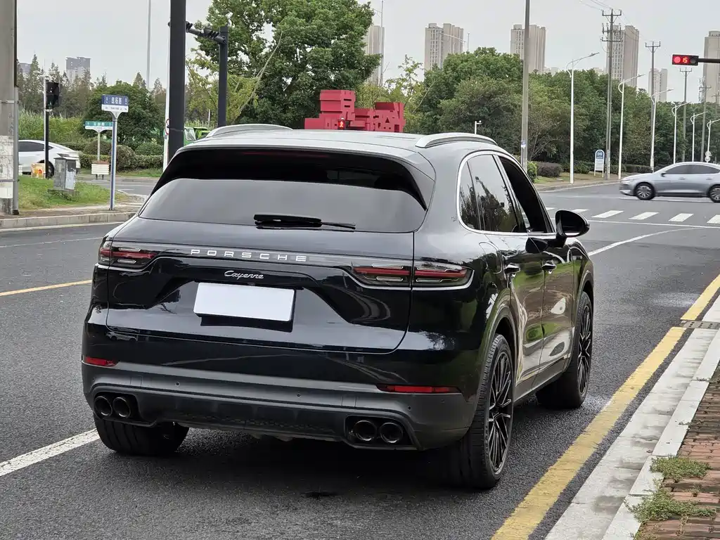 Porsche Cayenne — миниатюра 12