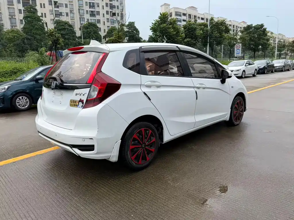 Honda Fit — миниатюра 5