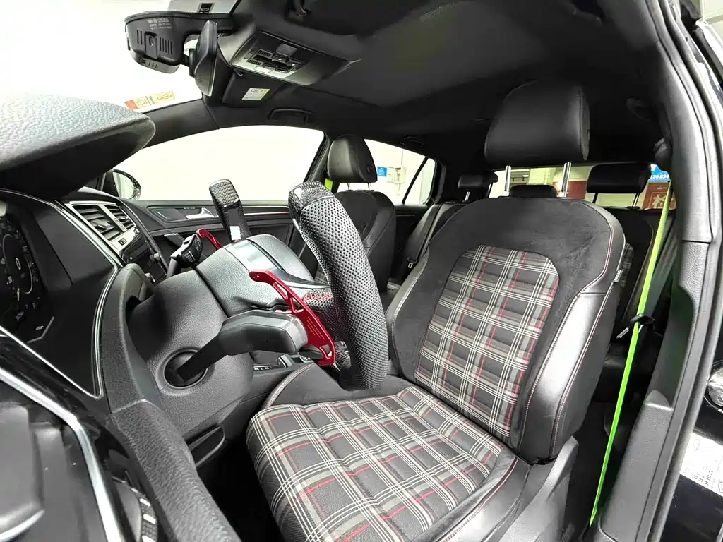 Volkswagen Golf GTI — миниатюра 5