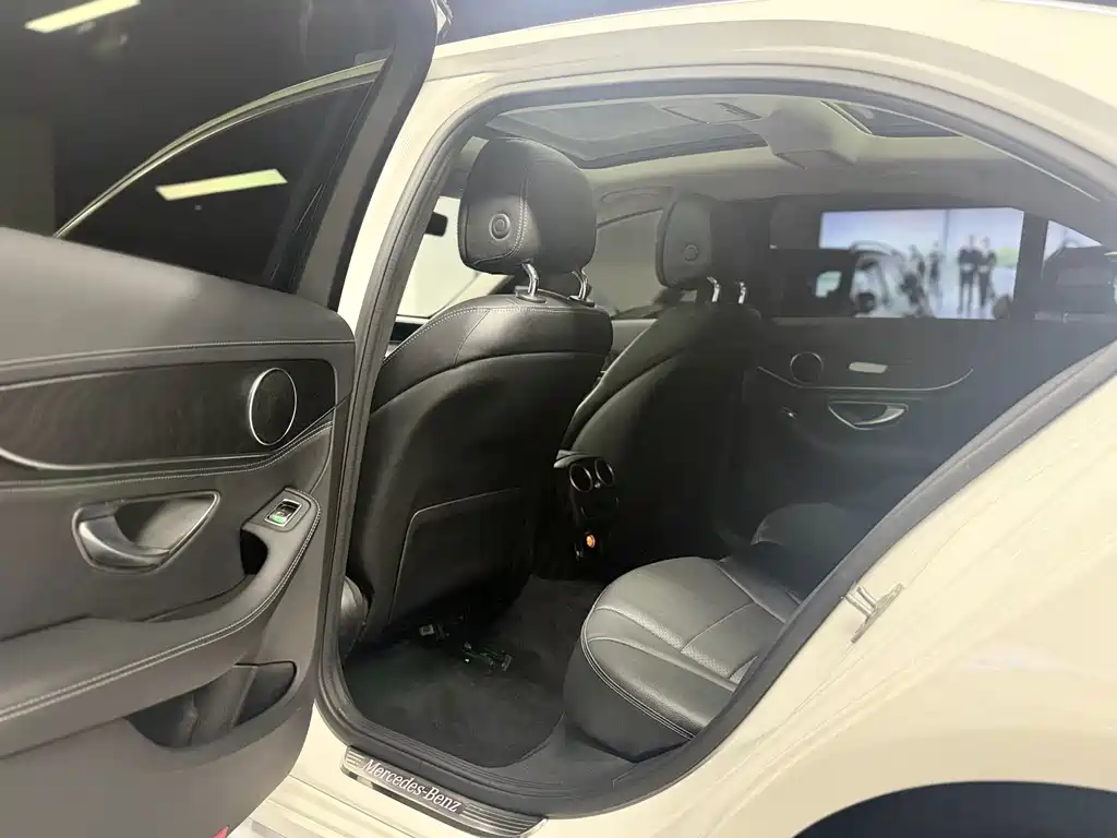 Mercedes-Benz C-Class — миниатюра 14