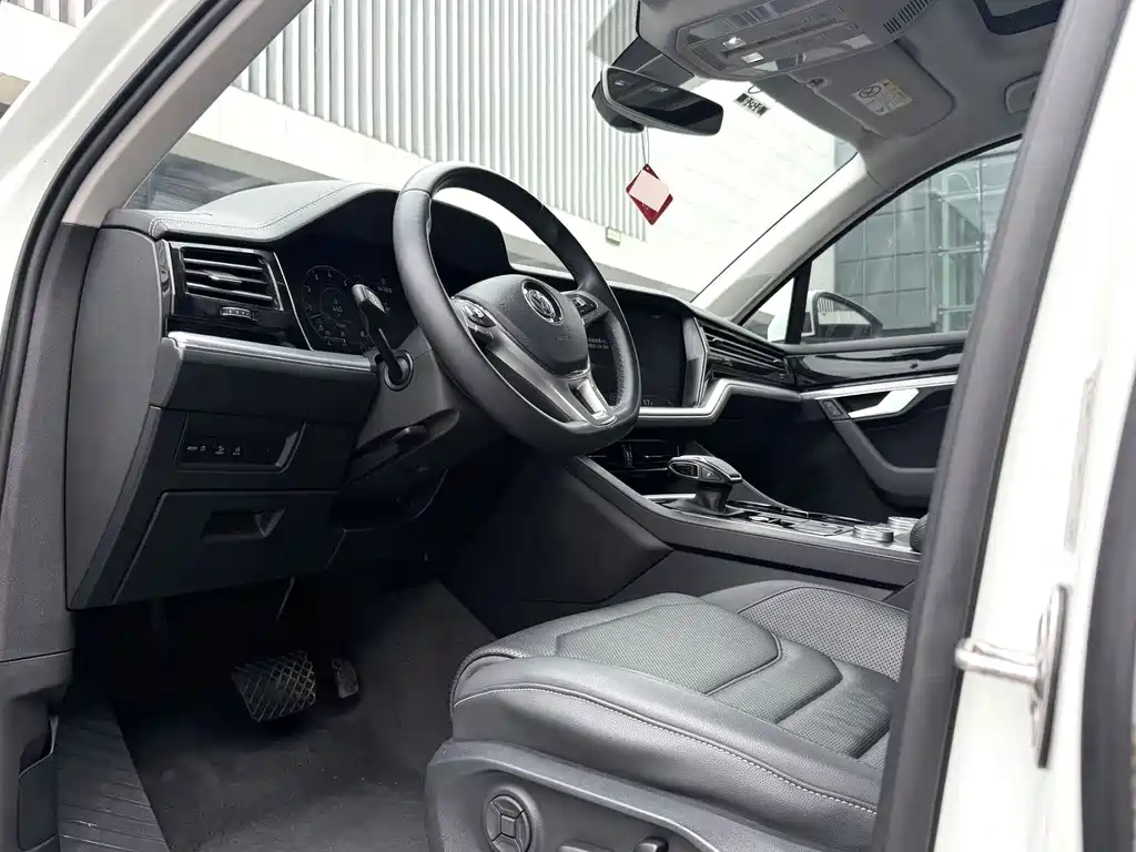 Volkswagen Touareg — миниатюра 5
