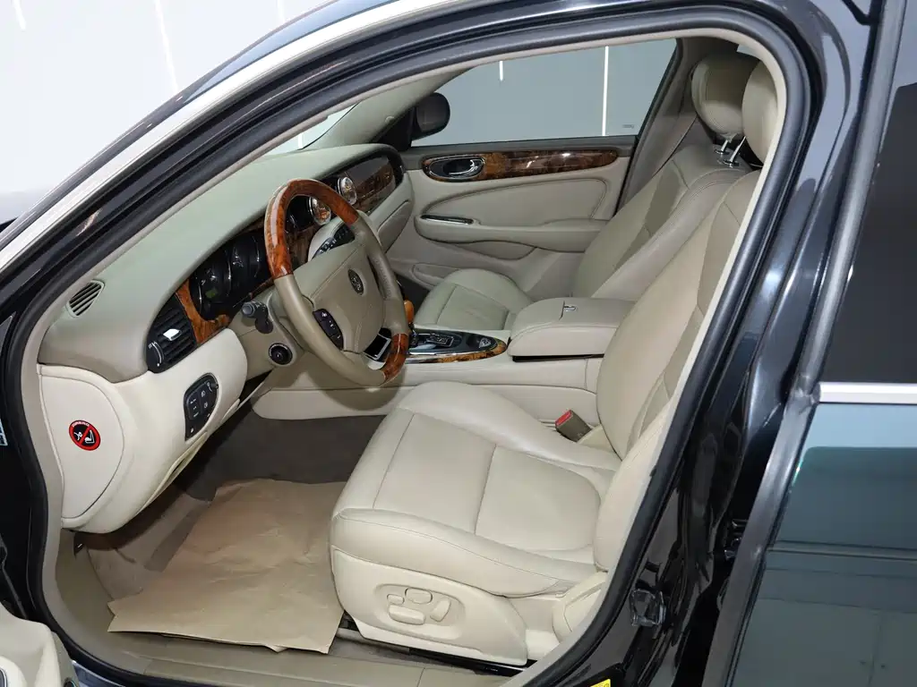 Jaguar XJ — миниатюра 25