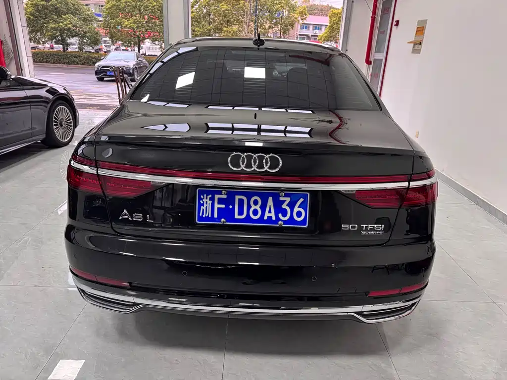 AUDI A8