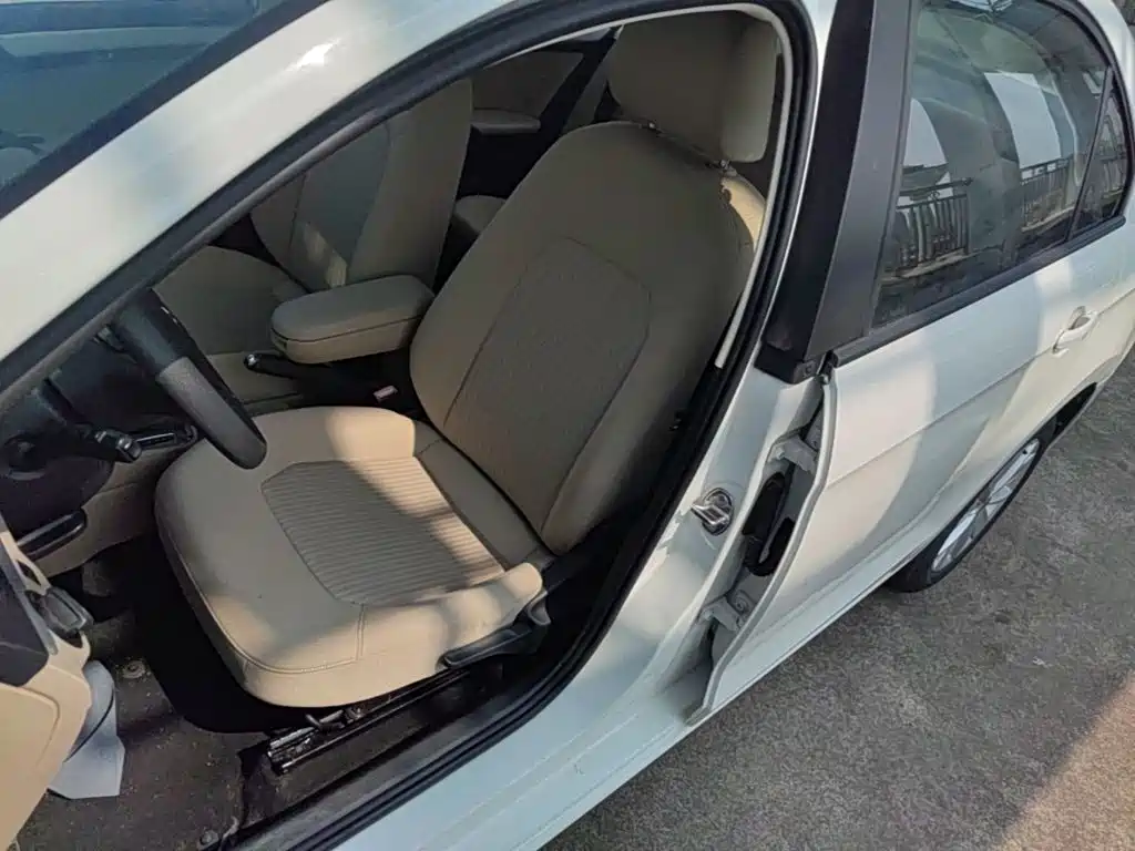 Volkswagen Jetta — миниатюра 15