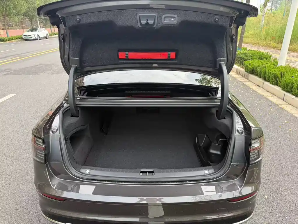 Volvo S90 PHEV — миниатюра 25