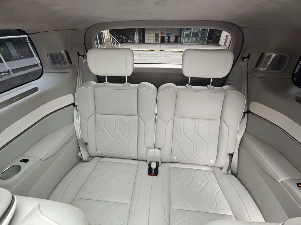 Volvo EM90 — миниатюра 15
